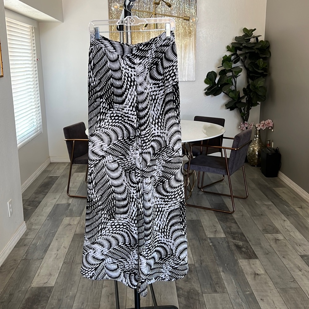 NWT - Women’s Bebe Palazzo Pants Black and Grey print - M